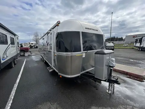 2017 Airstream Classic 30 — photo 1
