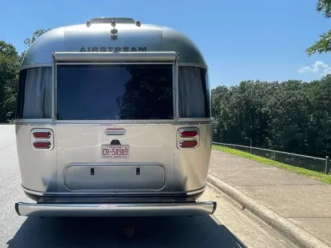 2025 Airstream International 28 Rear Bed Queen — photo 4