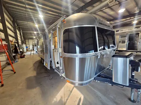 2023 Airstream Flying Cloud 25RBT; rear — photo 1