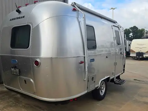 2022 Airstream Bambi 19CB — photo 4