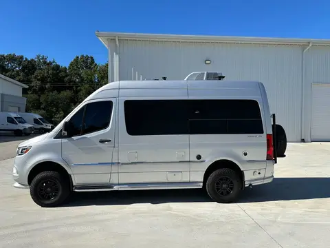 2023 Airstream Interstate 19 4x4 — photo 3