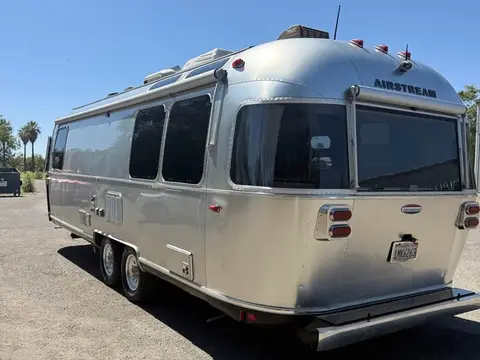 2018 Airstream International Serenity 27 ft — photo 2