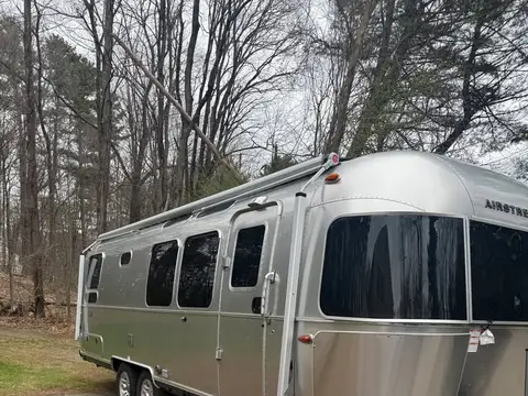 2025 Airstream Classic 28 RB — photo 2