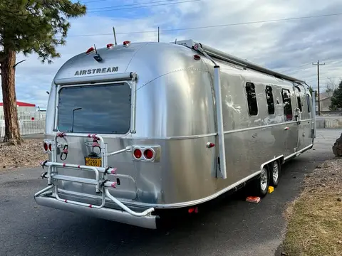 2018 Airstream Classic — photo 3