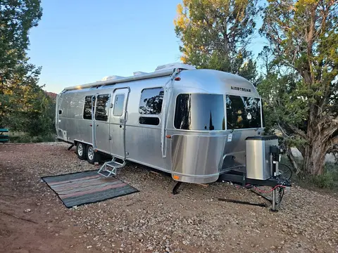 2023 Airstream Flying Cloud 30FB bunk queen — photo 1
