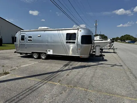 2010 Airstream Flying Cloud 27FB; — photo 1
