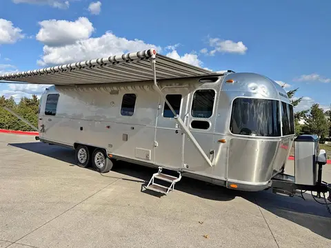 2016 Airstream Classic — photo 1