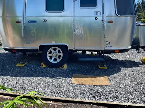 2021 Airstream Bambi 16RB — photo 3