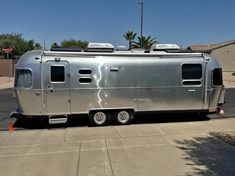 2019 Airstream International Signature 27FB — photo 1