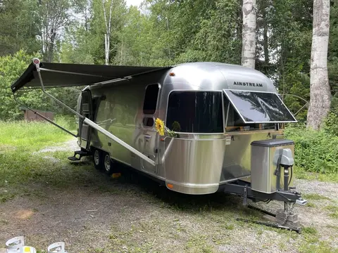 2016 Airstream International Signature 25FB; — photo 2