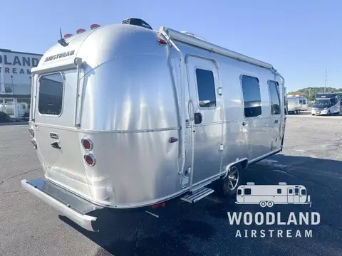 2025 Airstream Caravel 22FB — photo 2