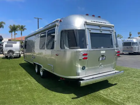2026 Airstream Flying Cloud 27FB — photo 3