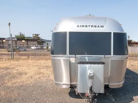 2017 Airstream Flying Cloud 23D — photo 4