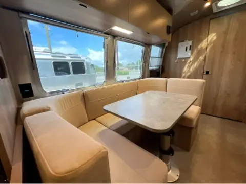 2027 Airstream Flying Cloud 23FBT — photo 5