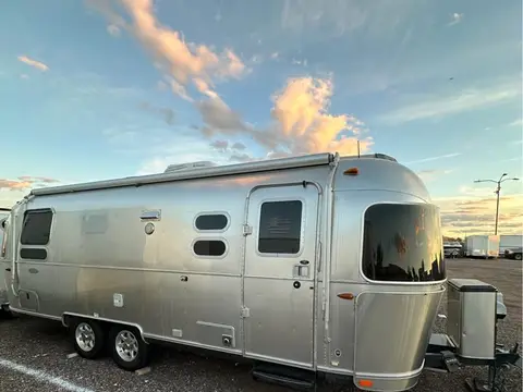 2016 Airstream Flying Cloud 25RB Twin — photo 3