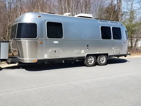 2023 Airstream Flying Cloud 25FB Twin — photo 1