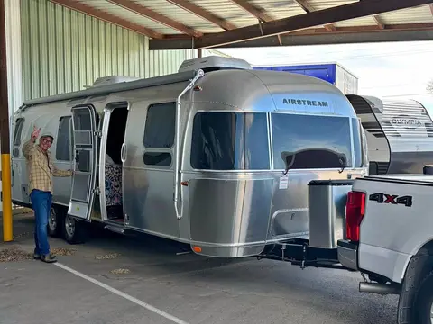 2022 Airstream Flying Cloud 30FB Office — photo 1
