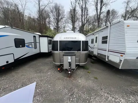 2018 Airstream International 27FB — photo 2