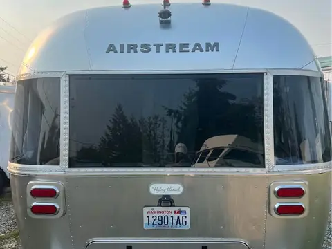 2021 Airstream Flying Cloud Twin — photo 3