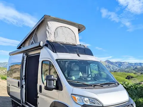 2024 Airstream Rangeline — photo 1