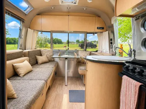 2014 Airstream Flying Cloud 23D — photo 2