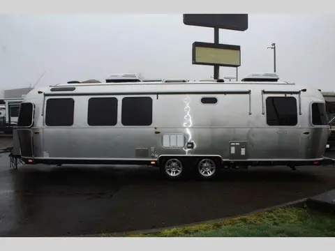 2016 Airstream Classic 30 — photo 3