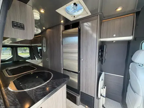 2020 Airstream Interstate Grand Tour EXT — photo 5