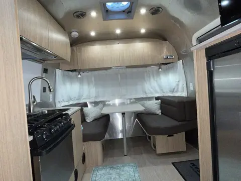 2018 Airstream Flying Cloud 19CB — photo 3