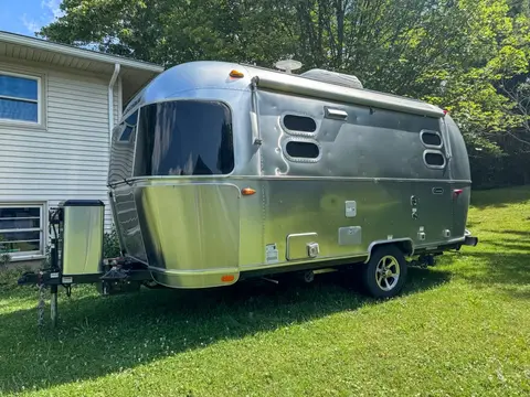 2021 Airstream Caravel 19CB — photo 2