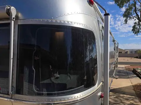 2017 Airstream Classic 30 JWB Queen — photo 4