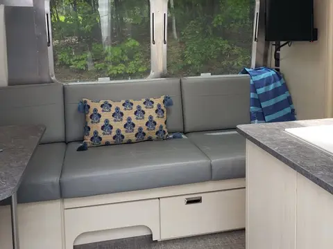 2023 Airstream Flying Cloud 25FB Twin — photo 4