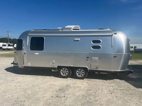 2024 Airstream Flying Cloud — photo 2