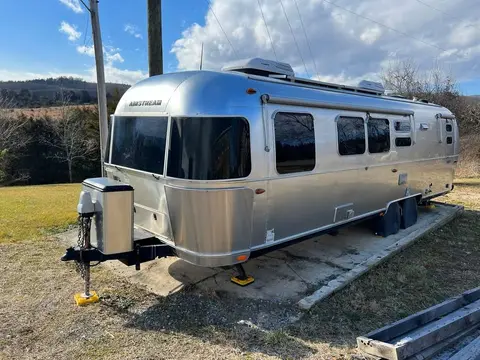 2019 Airstream Flying Cloud BUNK — photo 2