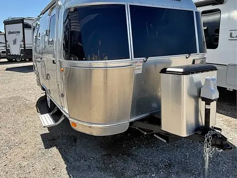 2017 Airstream Flying Cloud m 19 — photo 1