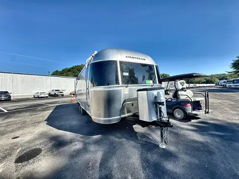 2018 Airstream International Signature 25FB Twin — photo 1