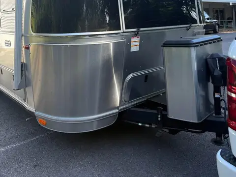 2023 Airstream International Ocean Breeze 27FBT twin — photo 3
