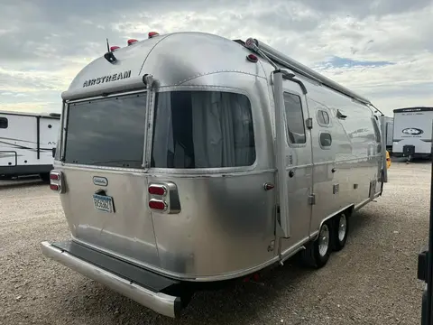 2023 Airstream Globetrotter 25FB Twin — photo 4