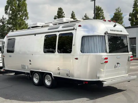 2021 Airstream Globetrotter 25 ft 11 in — photo 3