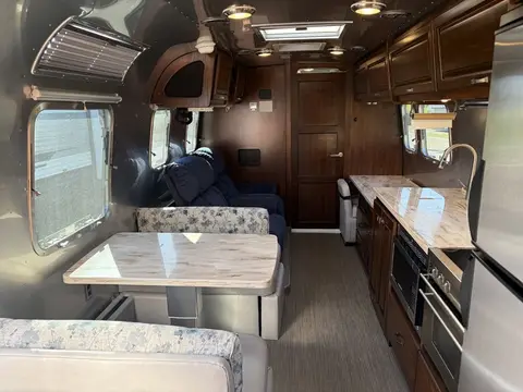 2019 Airstream Classic 33FB Twin — photo 5