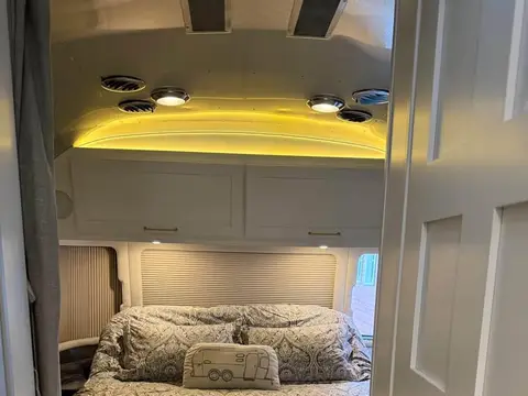 2020 Airstream Classic 30 ft — photo 3