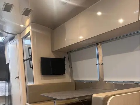 2021 Airstream Flying Cloud 30 ft — photo 2