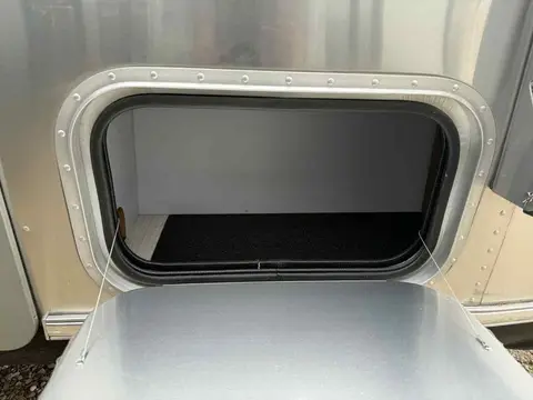 2023 Airstream Globetrotter 25FB Twin — photo 5