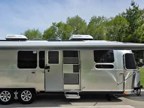 2023 Airstream Flying Cloud 30FB Bunk — photo 1
