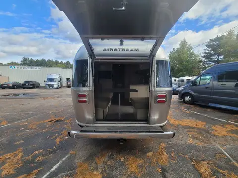 2023 Airstream Flying Cloud — photo 3