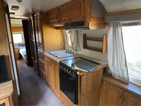 1990 Airstream Excella — photo 4