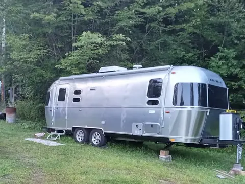 2022 Airstream Flying Cloud — photo 3