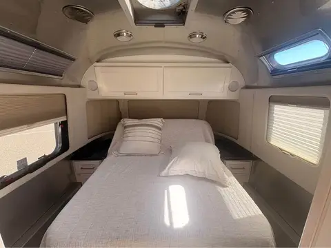 2020 Airstream Classic 33FB — photo 3