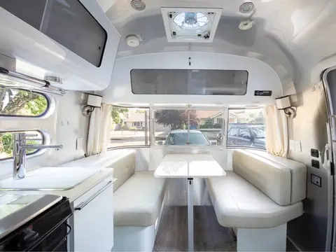 2014 Airstream International Signature 19’ Bambi 19 ft — photo 4
