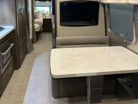 2024 Airstream Classic 31' RBT — photo 5
