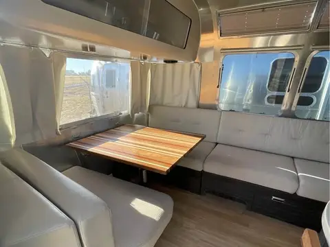 2017 Airstream International 25FB — photo 2